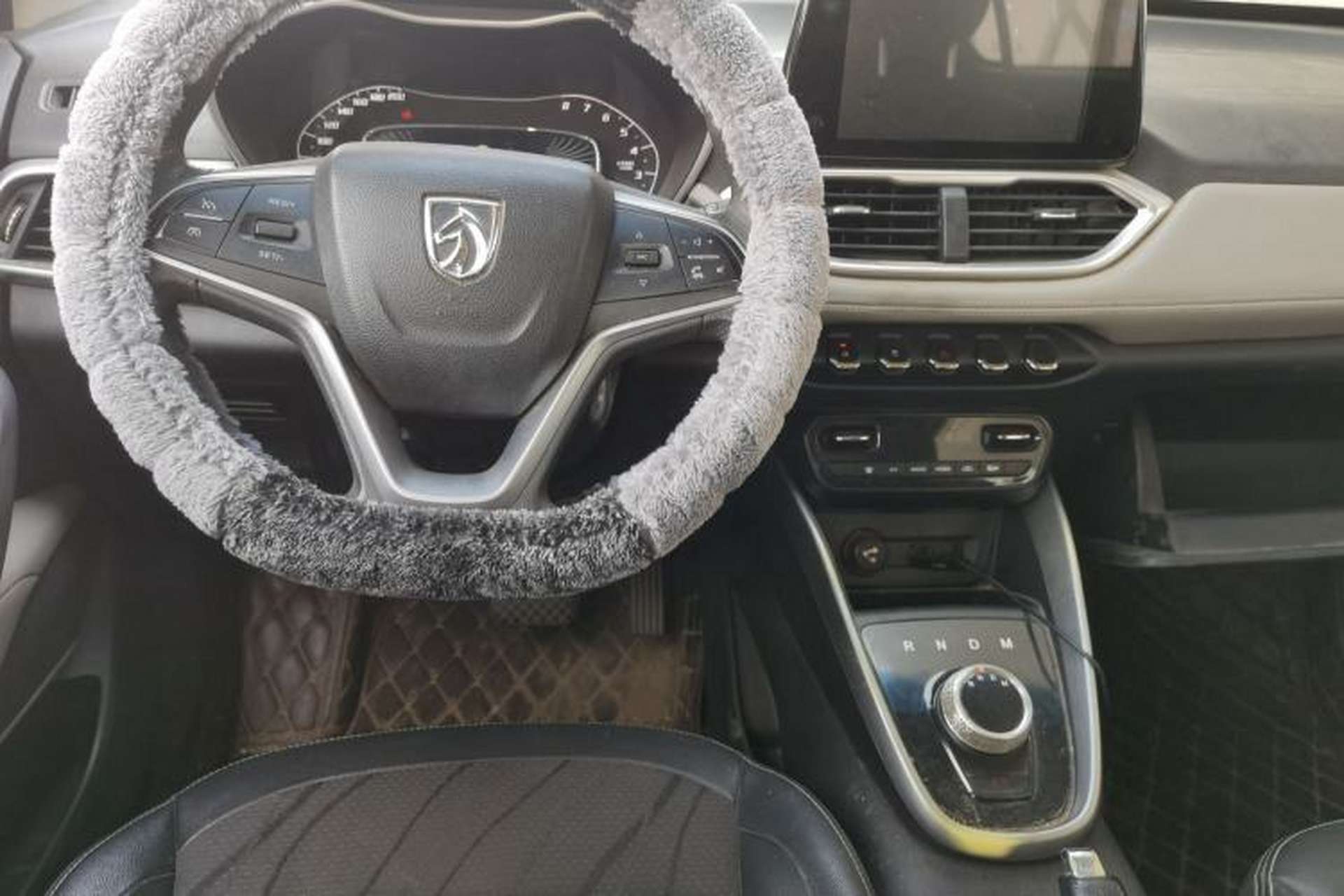 Used Baojun 510 2017 1.5L Automatic Fashion Model Center Console