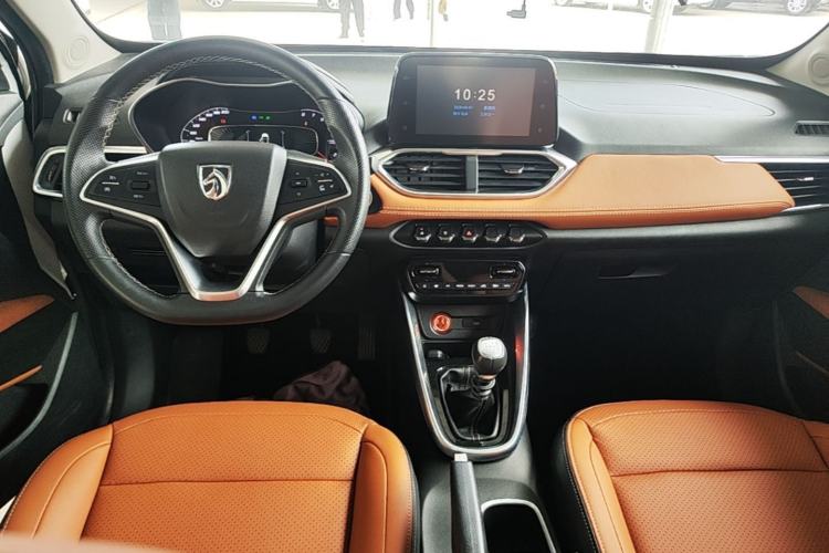 Used Baojun 510 2017 1.5L Manual Luxury Model Center Console