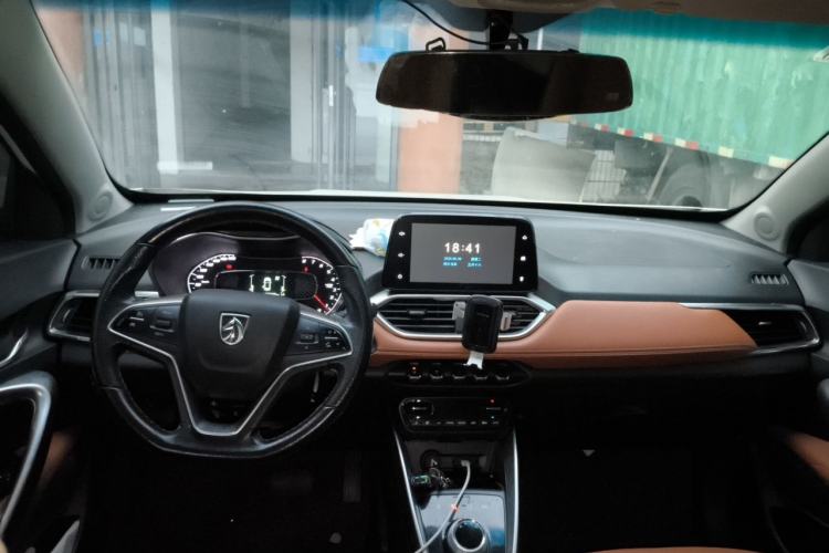 Used Baojun 510 2017 1.5L Automatic Luxury Model Center Console