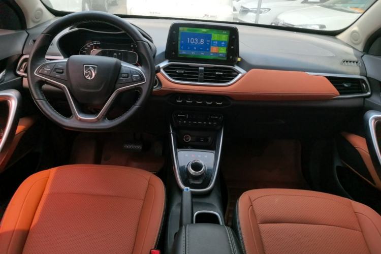 Used Baojun 510 2017 1.5L Automatic Luxury Model Center Console