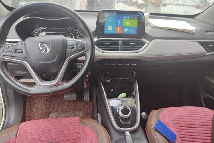 Used Baojun 510 2017 1.5L Automatic Fashion Model Center Console