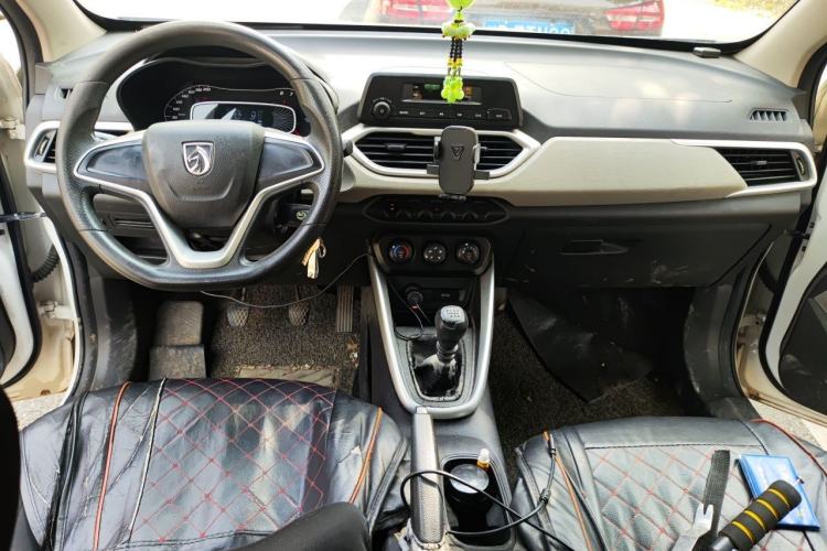 Used Baojun 510 2017 1.5L manual Comfort trim Center Console