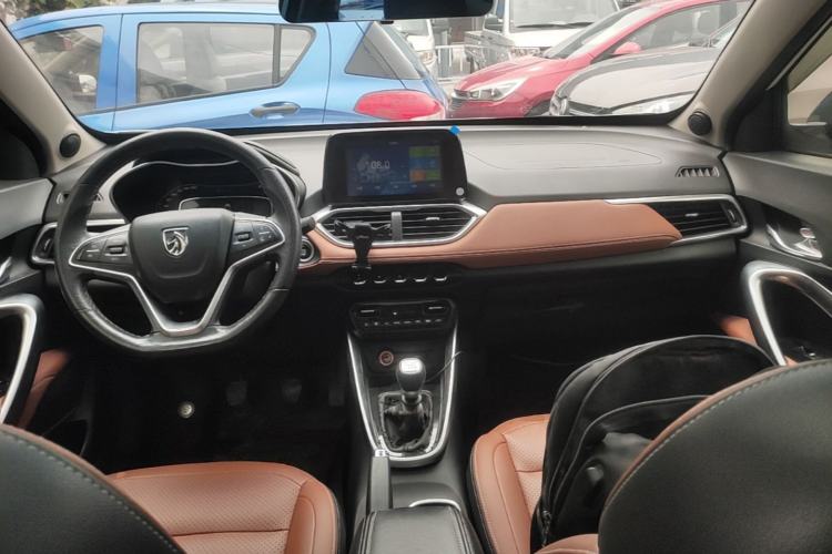 Used Baojun 510 2017 1.5L Manual Luxury Model Center Console