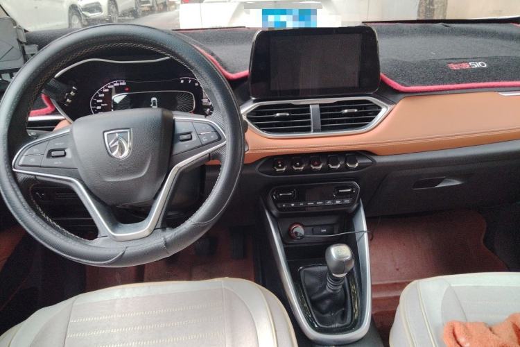 Used Baojun 510 2017 1.5L Manual Luxury Model Center Console