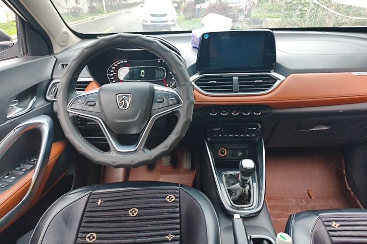 Used Baojun 510 2017 1.5L Manual Luxury Model Center Console