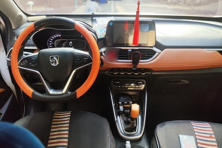 Used Baojun 510 2017 1.5L Manual Luxury Model Center Console
