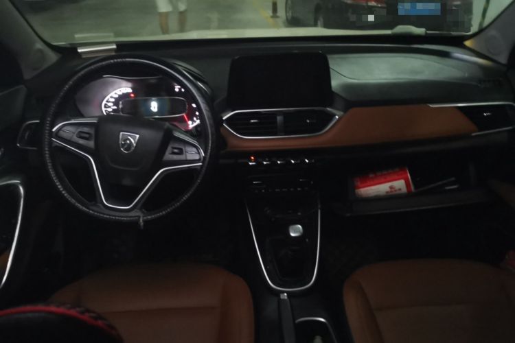 Used Baojun 510 2017 1.5L Manual Luxury Model Center Console