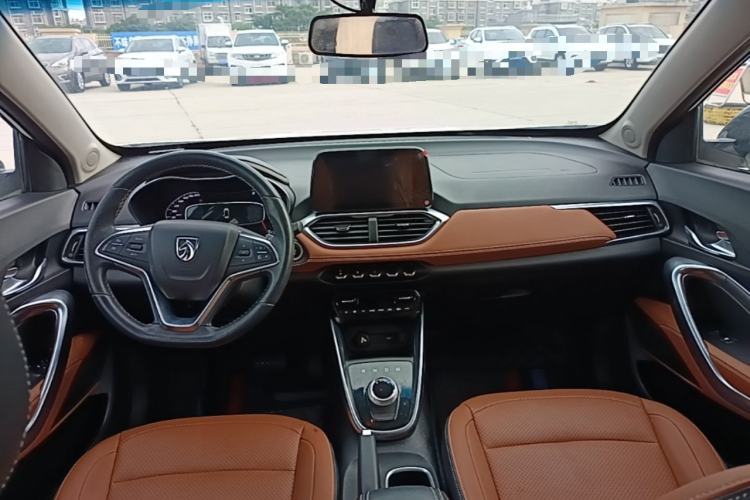 Used Baojun 510 2017 1.5L Automatic Luxury Model Center Console
