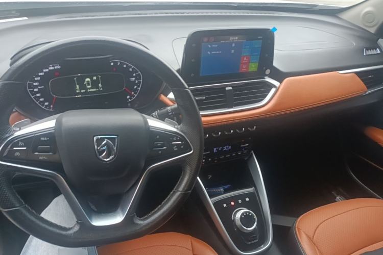 Used Baojun 510 2017 1.5L Automatic Luxury Model Center Console