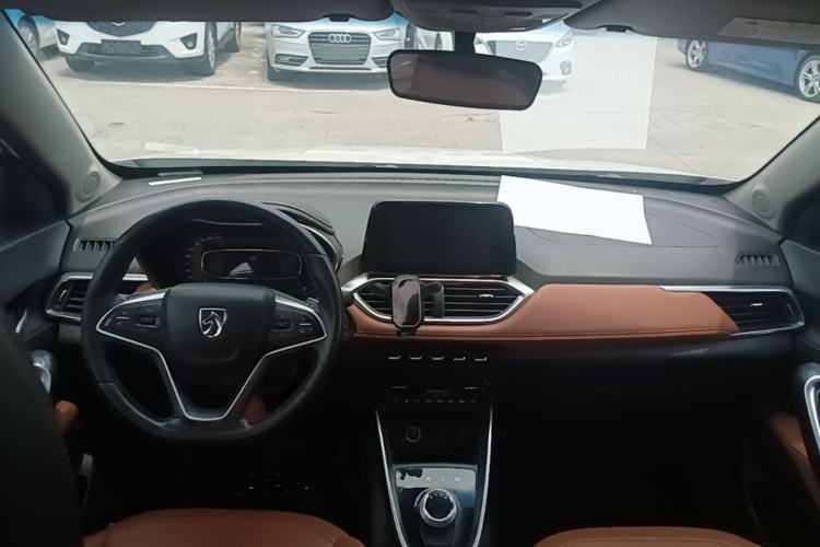 Used Baojun 510 2017 1.5L Automatic Luxury Model Center Console