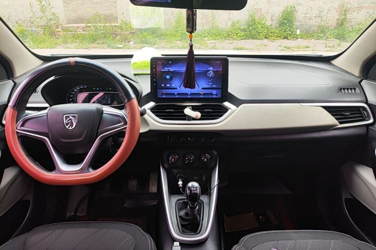 Used Baojun 510 2017 1.5L manual Comfort trim Center Console