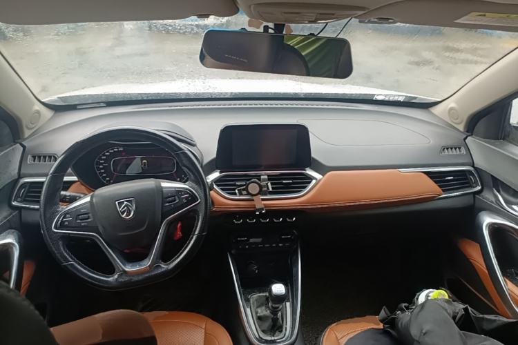 Used Baojun 510 2017 1.5L Manual Luxury Model Center Console