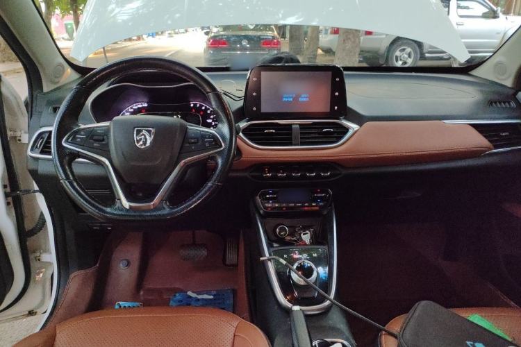 Used Baojun 510 2017 1.5L Automatic Luxury Model Center Console