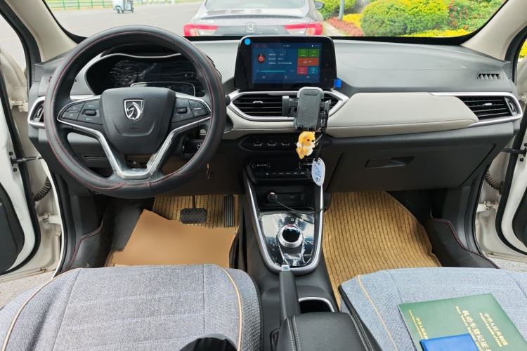Used Baojun 510 2017 1.5L Automatic Fashion Model Center Console