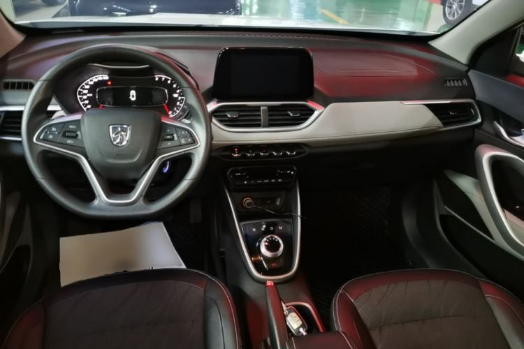 Used Baojun 510 2017 1.5L Automatic Fashion Model Center Console