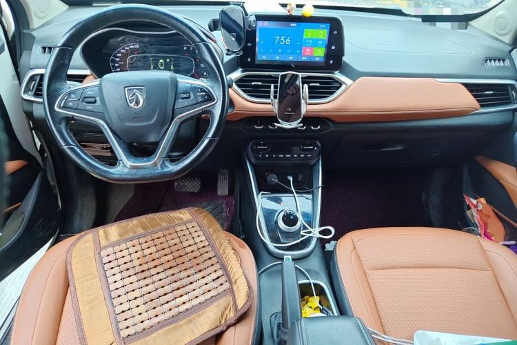 Used Baojun 510 2017 1.5L Automatic Luxury Model Center Console