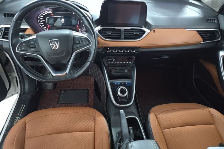 Used Baojun 510 2017 1.5L Automatic Luxury Model Center Console