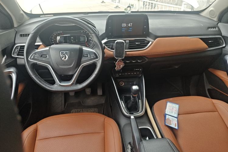 Used Baojun 510 2017 1.5L Manual Luxury Model Center Console