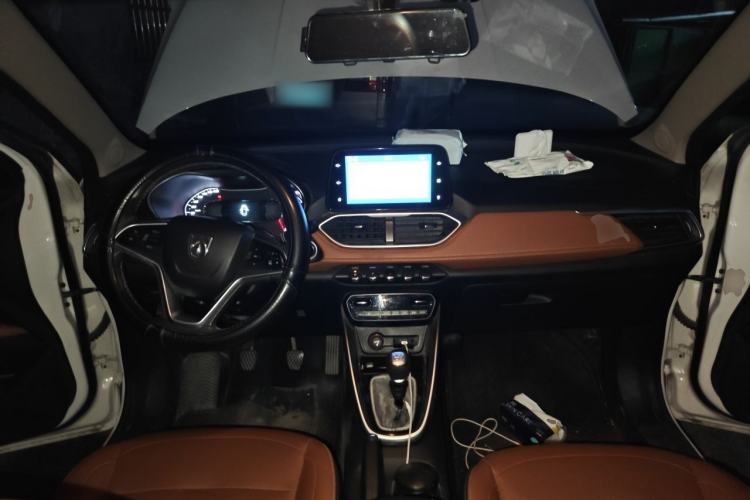 Used Baojun 510 2017 1.5L Manual Luxury Model Center Console