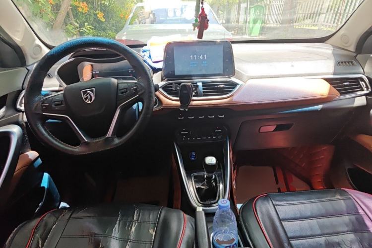 Used Baojun 510 2017 1.5L Manual Luxury Model Center Console