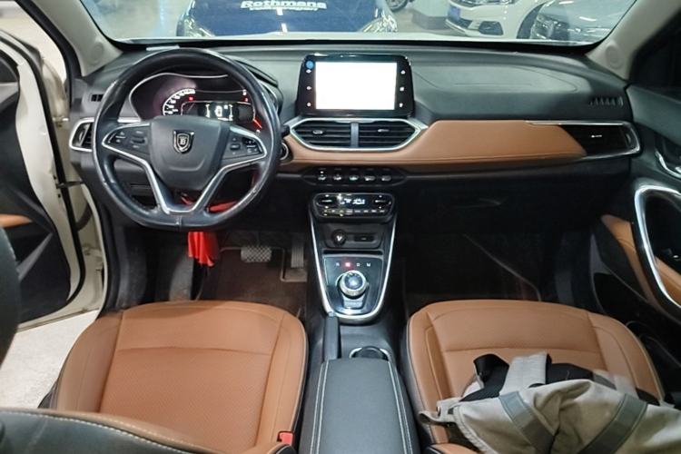 Used Baojun 510 2017 1.5L Automatic Luxury Model Center Console
