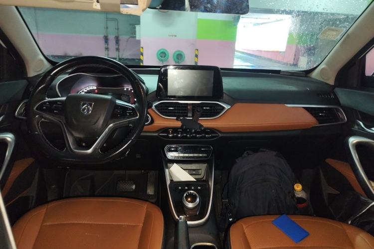 Used Baojun 510 2017 1.5L Automatic Luxury Model Center Console