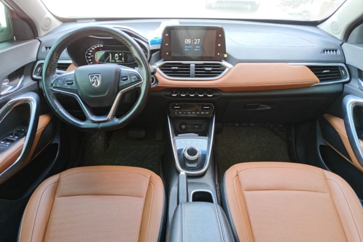 Used Baojun 510 2017 1.5L Automatic Luxury Model Center Console