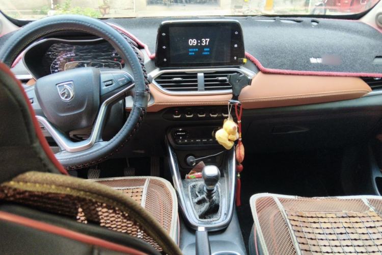 Used Baojun 510 2017 1.5L Manual Luxury Model Center Console