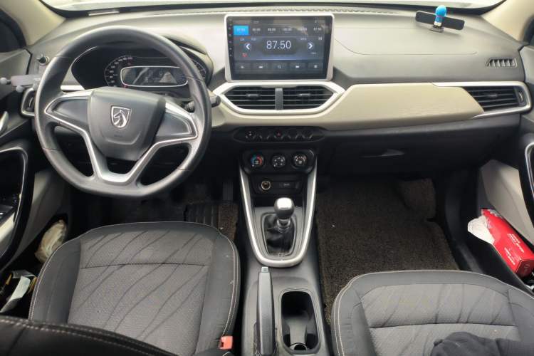 Used Baojun 510 2017 1.5L manual Comfort trim Center Console