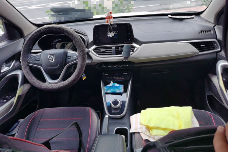 Used Baojun 510 2017 1.5L Automatic Fashion Model Center Console