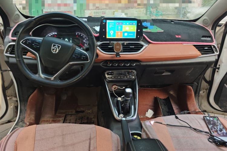 Used Baojun 510 2017 1.5L Manual Luxury Model Center Console