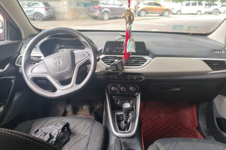 Used Baojun 510 2017 1.5L manual Comfort trim Center Console
