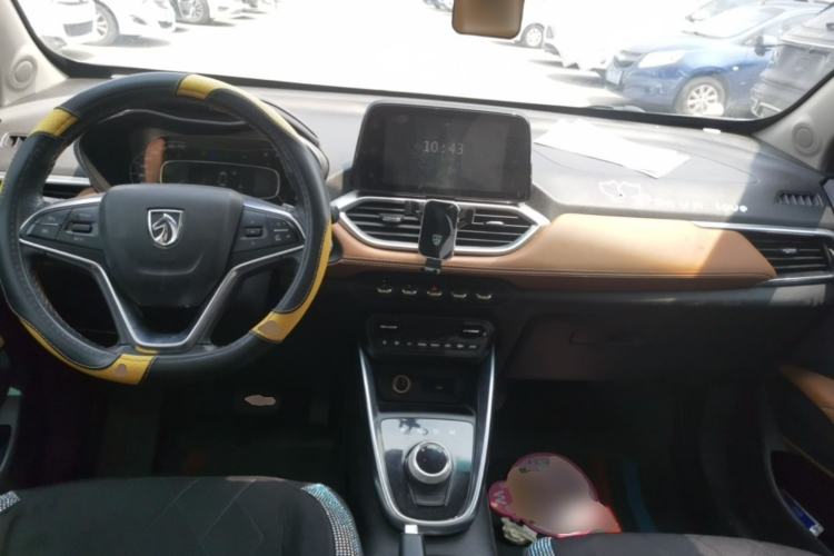 Used Baojun 510 2017 1.5L Automatic Luxury Model Center Console
