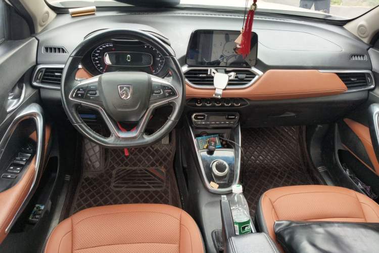Used Baojun 510 2017 1.5L Automatic Luxury Model Center Console