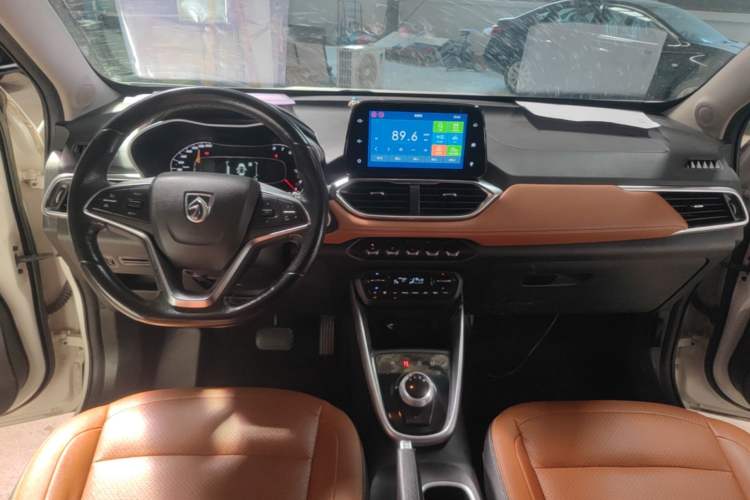 Used Baojun 510 2017 1.5L Automatic Luxury Model Center Console