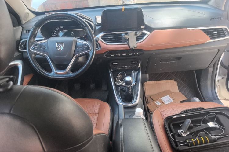 Used Baojun 510 2017 1.5L Manual Luxury Model Center Console