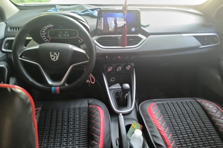 Used Baojun 510 2017 1.5L manual Comfort trim Center Console