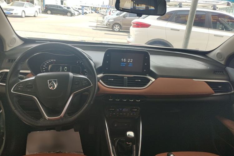 Used Baojun 510 2017 1.5L Manual Luxury Model Center Console