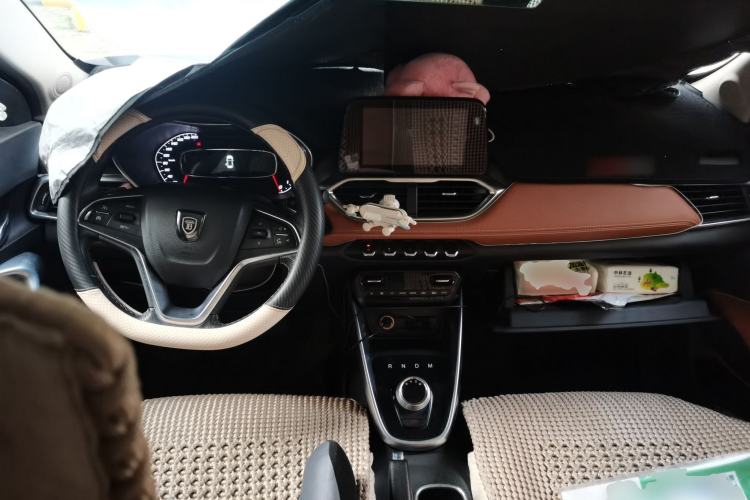 Used Baojun 510 2017 1.5L Automatic Luxury Model Center Console