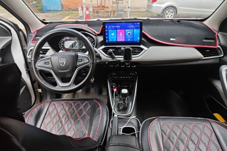 Used Baojun 510 2017 1.5L Manual Fashion Model Center Console