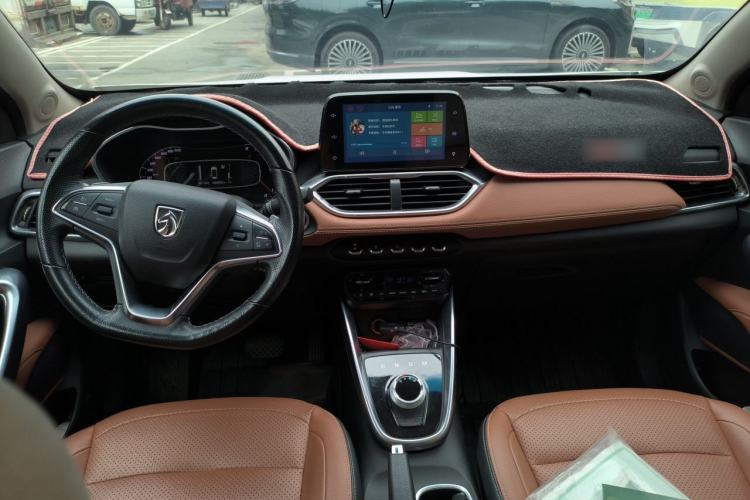 Used Baojun 510 2017 1.5L Automatic Luxury Model Center Console