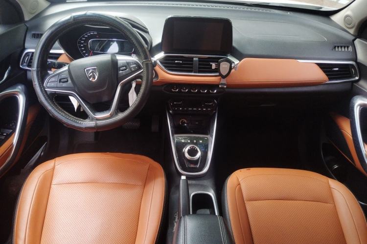 Used Baojun 510 2017 1.5L Automatic Luxury Model Center Console