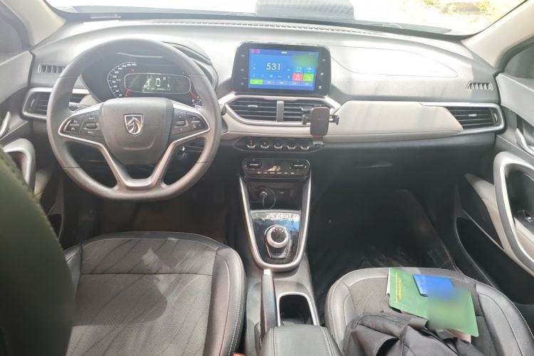 Used Baojun 510 2017 1.5L Automatic Fashion Model Center Console