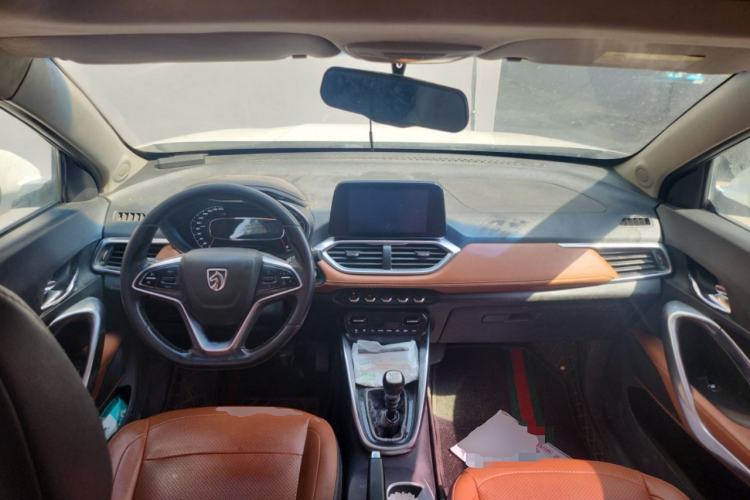 Used Baojun 510 2017 1.5L Manual Luxury Model Center Console
