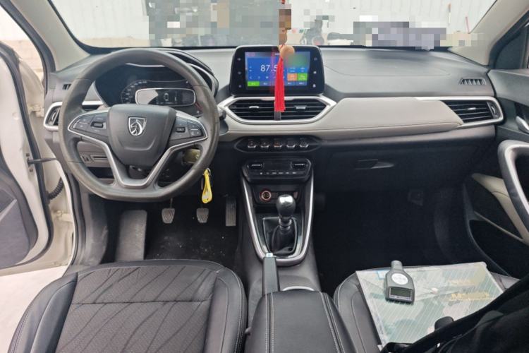 Used Baojun 510 2017 1.5L Manual Fashion Model Center Console
