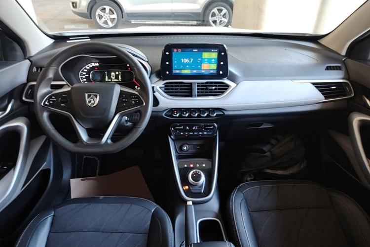 Used Baojun 510 2017 1.5L Automatic Fashion Model Center Console