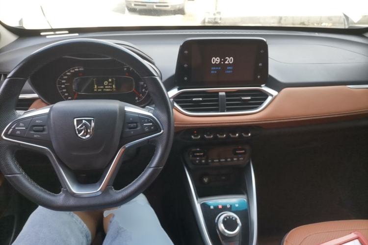Used Baojun 510 2017 1.5L Automatic Luxury Model Center Console