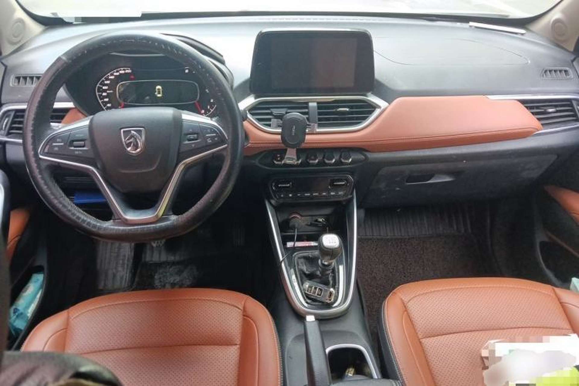 Used Baojun 510 2017 1.5L Manual Luxury Model Center Console