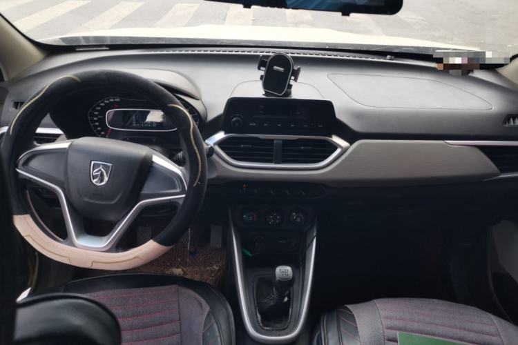 Used Baojun 510 2017 1.5L manual Comfort trim Center Console