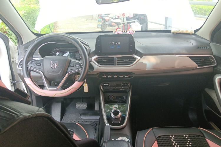 Used Baojun 510 2017 1.5L Automatic Fashion Model Center Console